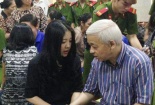 Khoảnh khắc hiếm hoi của vợ chồng bầu Kiên tại tòa